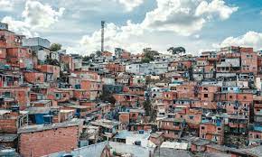 instalação de cerca concertina no Grajaú