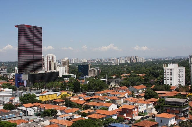 instalação de cerca concertina na Vila Madalena